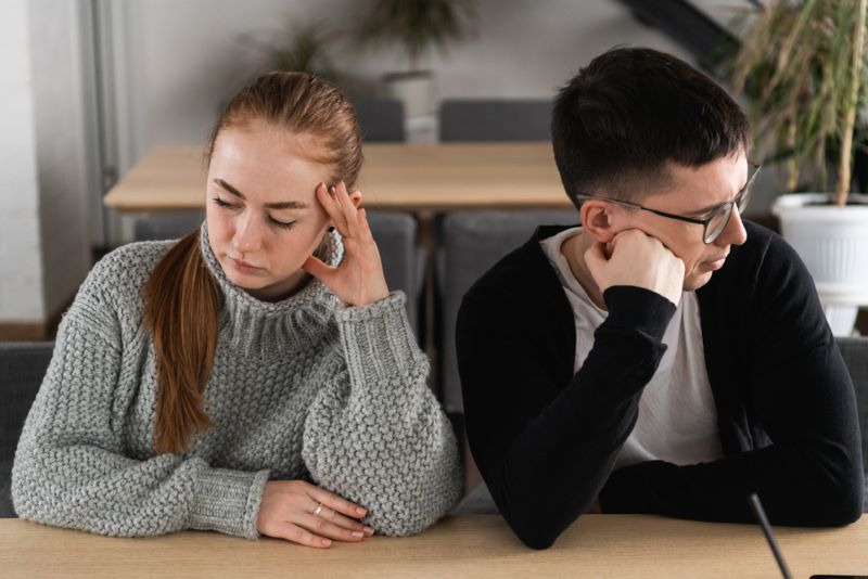 upset couple in need of divorce mediation
